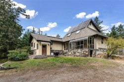 6101 Castlerock Rd Saanich, BC V9E 2G5