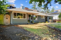1029 - 1031 Wychbury Ave Esquimalt, BC V9A 5K7