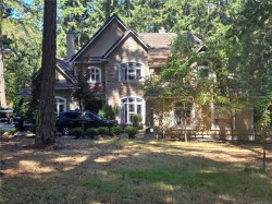 870 Falkirk Ave North Saanich, BC V8L 5G8