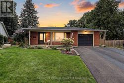 27 SILCOX PLACE Woodstock (Woodstock - North), ON N4S 8M8
