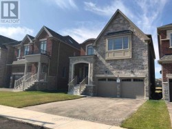 8 YARROW LANE East Gwillimbury, ON L9N 0T4
