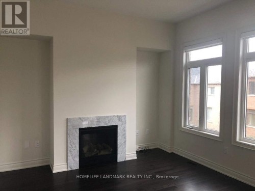 8 YARROW LANE , East Gwillimbury, Ontario L9N 0T4 2