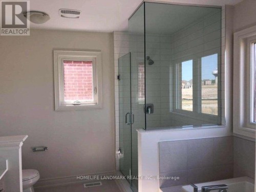 8 YARROW LANE , East Gwillimbury, Ontario L9N 0T4 3