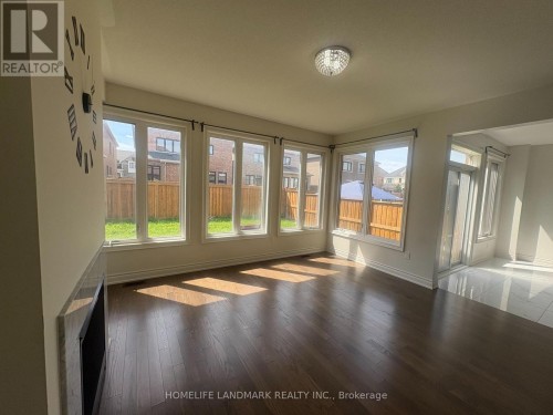 8 YARROW LANE , East Gwillimbury, Ontario L9N 0T4 5