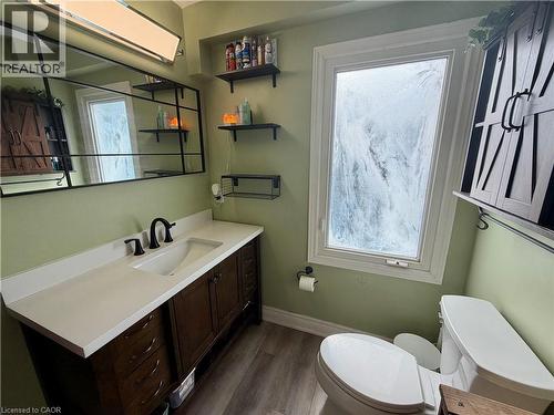 upper level bathroom - 94 Howard Avenue, Hamilton, ON 
