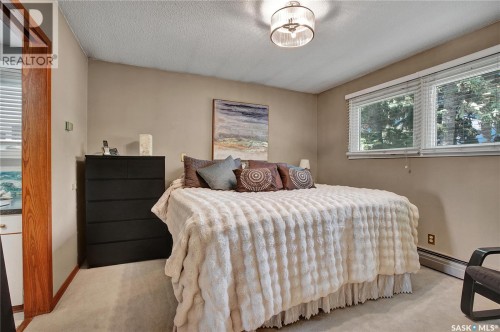 30 Yale Crescent, Saskatoon, SK 
