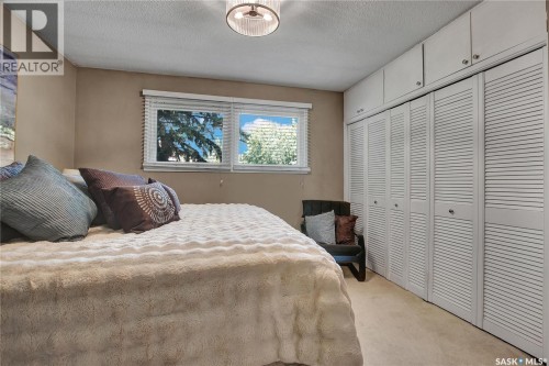 30 Yale Crescent, Saskatoon, SK 
