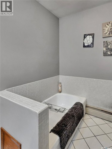 30 Yale Crescent, Saskatoon, SK 