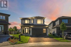 644 MOONFLOWER CRESCENT  Ottawa, ON K1T 0X8