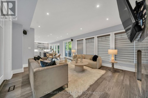271 Oakhill Road, Mississauga, ON 