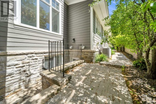 271 Oakhill Road, Mississauga, ON 