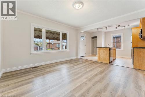 65 EAST 11TH Street Unit# Main Floor , Hamilton, Ontario L9A 3T3 5