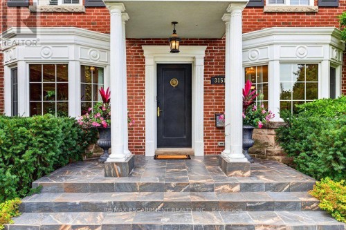 3151 Lakeshore Road, Burlington, ON 