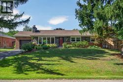 395 LARK Avenue Burlington, ON L7T 2T1