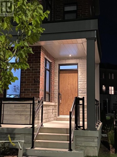 72 - 82 SOUTH PARK ROAD  Markham, ON L3T 0G6