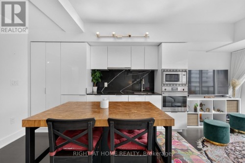 1809 - 955 BAY STREET  Toronto, ON M5S 0C6