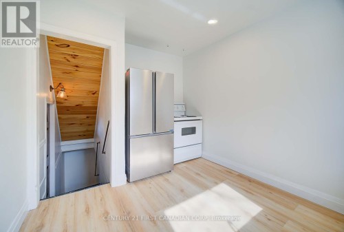 3 - 581 TALBOT STREET , London East (East F), Ontario N6A 2T2 5