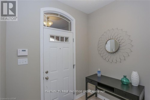 UPPER - 950 OAKCROSSING ROAD , London North (North M), Ontario N6H 0A7 5