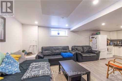 2 - 658 SHERBOURNE ROAD , Ottawa, Ontario K2A 3H3 3