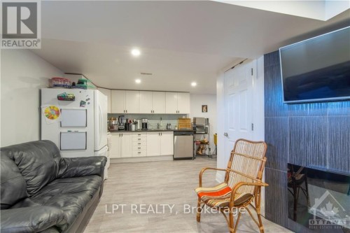 2 - 658 SHERBOURNE ROAD , Ottawa, Ontario K2A 3H3 4