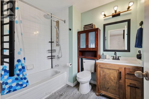 9 Streamwood Lane, Ottawa, ON 