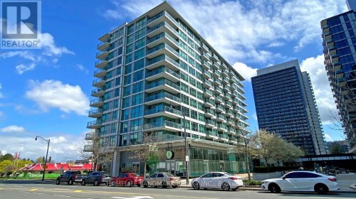 305 - 15 SINGER COURT  Toronto, ON M2K 0B1