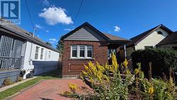 136 WEIR STREET N  Hamilton, ON L8H 5E9