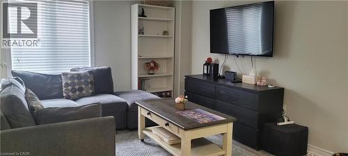 90 BLOOM Crescent , Stoney Creek, Ontario L0R 1P0 5