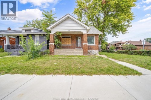 1092 ELLIS STREET East  Windsor, ON N8X 2J1