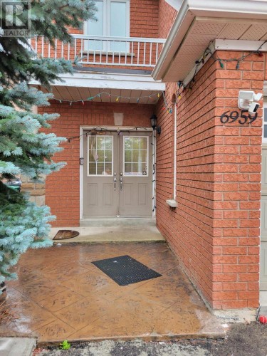 UPPER - 6959 TASSEL CRESCENT , Mississauga, Ontario L5W 1G9 2