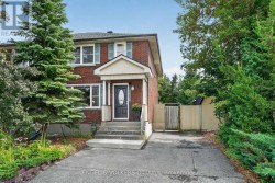 1520 LAPERRIERE AVENUE  Ottawa, ON K1Z 7S9