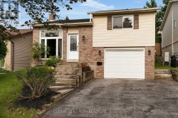 76 FOX RUN Barrie, ON L4M 5A8