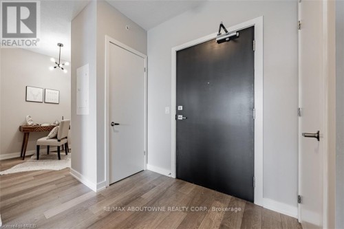 B416 - 5240 DUNDAS STREET , Burlington, Ontario L7L 0J6 2