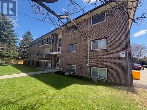 300 ATHOL STREET  Whitby (Downtown Whitby), ON L1N 3Z4