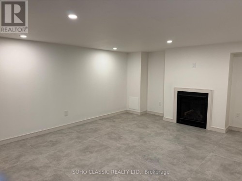 23 FERNWOOD PARK AVENUE , Toronto, Ontario M4E 3E9 4