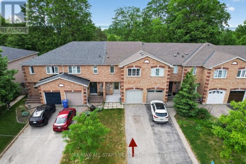 18 LANCASTER COURT  Georgina, ON L4P 4A1