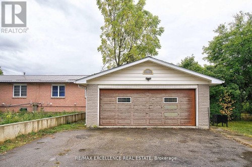 UPPER - 1595 BORDEN STREET , London East, Ontario N5W 2P9 3