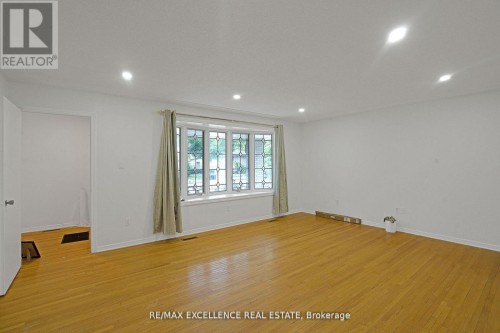 UPPER - 1595 BORDEN STREET , London East, Ontario N5W 2P9 5