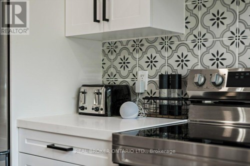 493 Crosby Avenue, Burlington, ON 