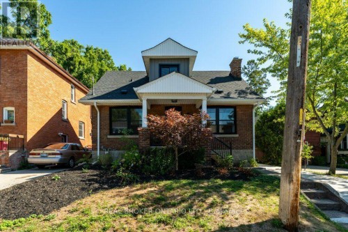 493 Crosby Avenue, Burlington, ON 