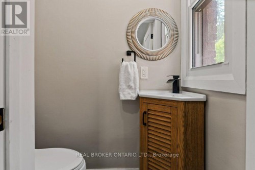 493 Crosby Avenue, Burlington, ON 