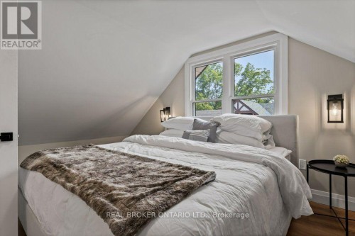 493 Crosby Avenue, Burlington, ON 