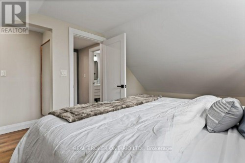 493 Crosby Avenue, Burlington, ON 