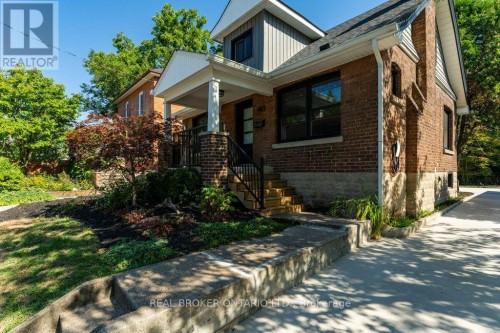 493 Crosby Avenue, Burlington, ON 