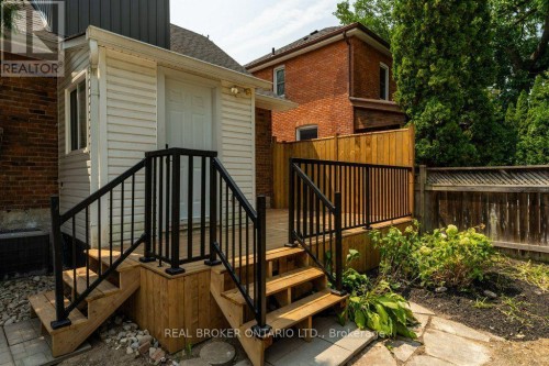 493 Crosby Avenue, Burlington, ON 