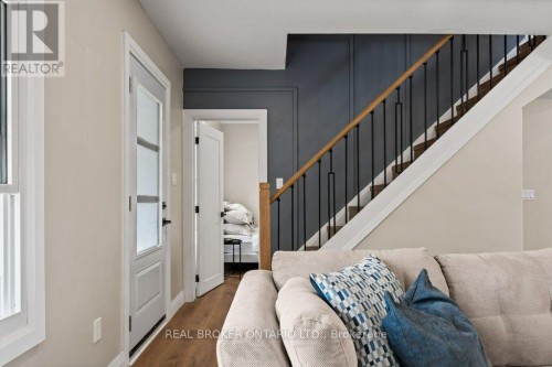 493 Crosby Avenue, Burlington, ON 