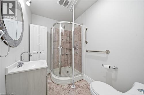 Main floor bathroom - 35 Perth Road, Kitchener, ON 