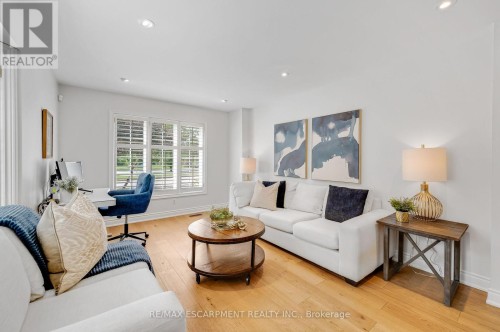 Can be used as an Office or Dining room - 4013 Jarvis Crescent, Burlington, ON 
