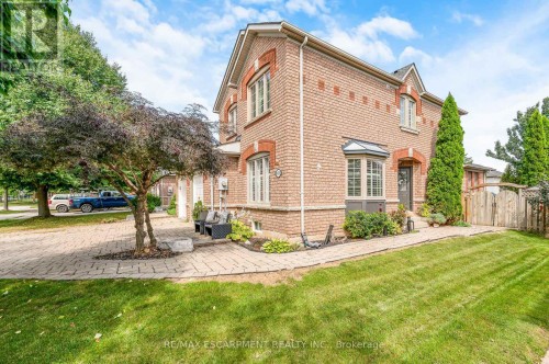 End unit - attached only by the garage - 4013 Jarvis Crescent, Burlington, ON 