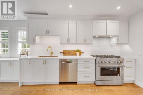 Quartz Counters & 6 Burner Gas Stove - 4013 Jarvis Crescent, Burlington, ON 